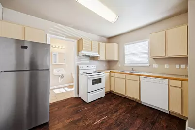 1225 W 25th Street #9, Houston, TX 77008 - Photo 6