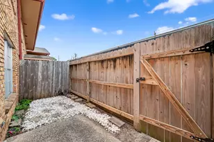 7600 Burgoyne Rd, Houston, TX 77063 - Photo 22