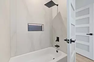 5109 Higgins St, Houston, TX 77033 - Photo 8