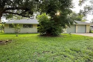 1704 Jones St, Alvin, TX 77511 - Photo 1