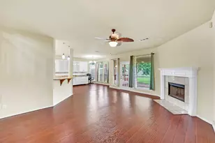 2754 Red Oak Dr, Grand Prairie, TX 75052 - Photo 10