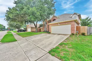 2754 Red Oak Dr, Grand Prairie, TX 75052 - Photo 2