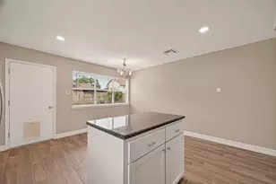 15915 Dunmoor Dr, Houston, TX 77059 - Photo 16