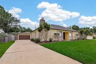 15915 Dunmoor Dr, Houston, TX 77059 - Photo 2