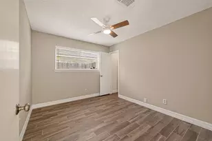 15915 Dunmoor Dr, Houston, TX 77059 - Photo 22