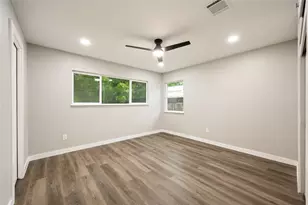 320 Burnett Dr, Baytown, TX 77520 - Photo 14