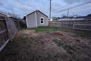 422 3rd St, Rosenberg, TX 77471 - Photo 14