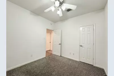 73 E Montfair Boulevard, The Woodlands, TX 77382 - Photo 10