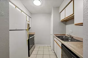 9616 Long Point Rd, Houston, TX 77055 - Photo 8