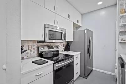 9850 Pagewood Lane #1302, Houston, TX 77042 - Photo 12
