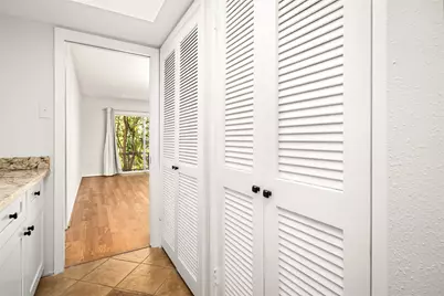 2238 S Piney Point Road #102, Houston, TX 77063 - Photo 10