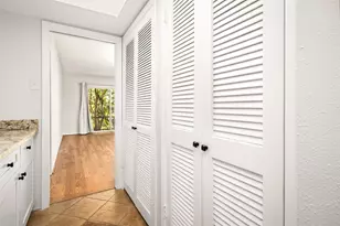 2238 S Piney Point Rd, Houston, TX 77063 - Photo 10