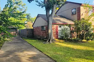 2102 Hollow Hook Rd, Houston, TX 77080 - Photo 2