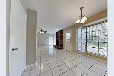 158 E Pathfinders Circle, The Woodlands, TX 77381 - Photo 4