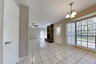 158 E Pathfinders Cir, The Woodlands, TX 77381 - Photo 4