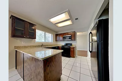 158 E Pathfinders Circle, The Woodlands, TX 77381 - Photo 2