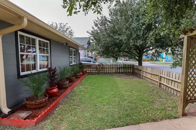 5217 Avenue N 1/2, Galveston, TX 77551 - Photo 2