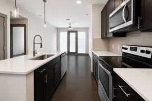 1111 N Durham St Dr, Houston, TX 77008 - Photo 2