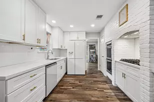 7711 Twin Hills Dr, Houston, TX 77071 - Photo 2