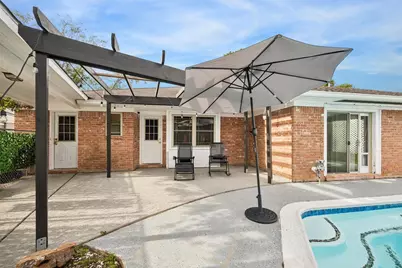 7711 Twin Hills Drive, Houston, TX 77071 - Photo 24