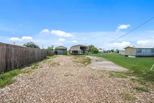 531 Burton St, Matagorda, TX 77457 - Photo 2