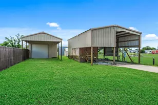 531 Burton St, Matagorda, TX 77457 - Photo 8
