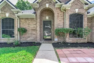2215 Manchester Ln, Pearland, TX 77581 - Photo 2