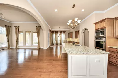 6 Bridgewood Cove Court, The Woodlands, TX 77381 - Photo 8