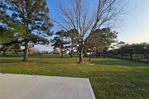 6302 Fisher Reef Dr, Cove, TX 77523 - Photo 2