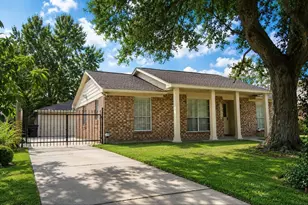 12035 Barrett Brae Dr, Houston, TX 77072 - Photo 2