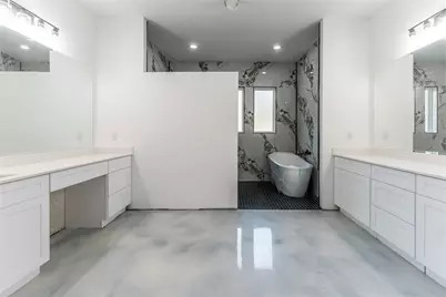 2405 W Green Briar Drive, Huntsville, TX 77340 - Photo 10