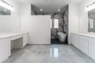 2405 W Greenbriar Dr, Huntsville, TX 77340 - Photo 10