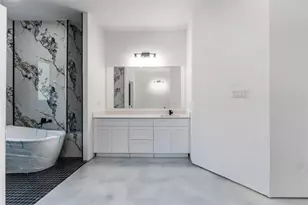 2405 W Greenbriar Dr, Huntsville, TX 77340 - Photo 12