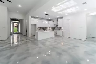 2405 W Greenbriar Dr, Huntsville, TX 77340 - Photo 18