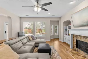 6006 E Brook Ct, Sugar Land, TX 77479 - Photo 6