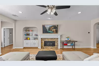 6006 E Brook Court, Sugar Land, TX 77479 - Photo 4