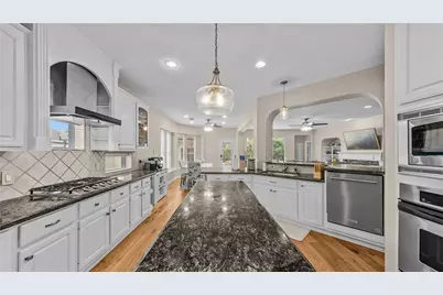 6006 E Brook Court, Sugar Land, TX 77479 - Photo 10