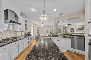 6006 E Brook Ct, Sugar Land, TX 77479 - Photo 10