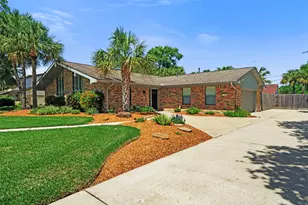 638 Bay Club Dr, Seabrook, TX 77586 - Photo 2