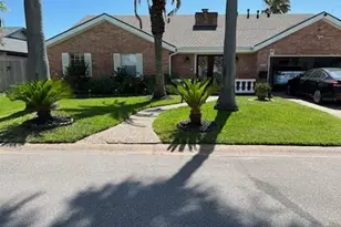 2417 Gerol Dr, Galveston, TX 77551 - Photo 2