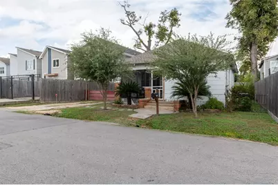 121 E 32nd Street, Houston, TX 77018 - Photo 2