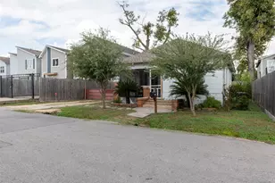 121 E 32nd St, Houston, TX 77018 - Photo 2
