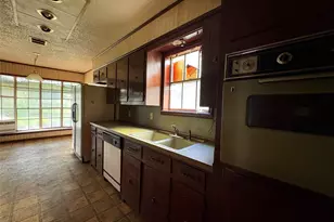 3009 Del Monte Ave, Bay City, TX 77414 - Photo 4