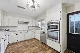 2800 Upton Dr, Port Arthur, TX 77642 - Photo 12