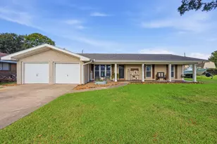 2800 Upton Dr, Port Arthur, TX 77642 - Photo 1