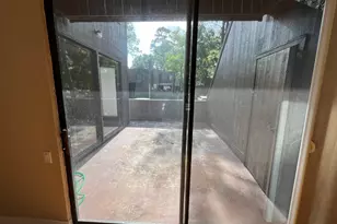 168 Litchfield Ln, Houston, TX 77024 - Photo 8