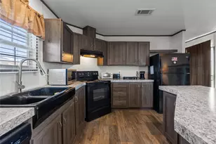 310 Pino Ave, Alvin, TX 77511 - Photo 4