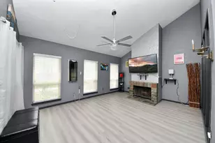 7877 Kendalia Dr, Houston, TX 77036 - Photo 6