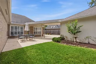 15123 Greenleaf Ln, Houston, TX 77062 - Photo 38