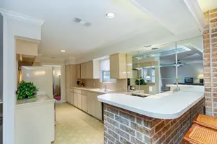 7043 Carvel Ln, Houston, TX 77074 - Photo 10